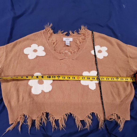 Cute cropped, distressed sweater - Picture 4 of 4